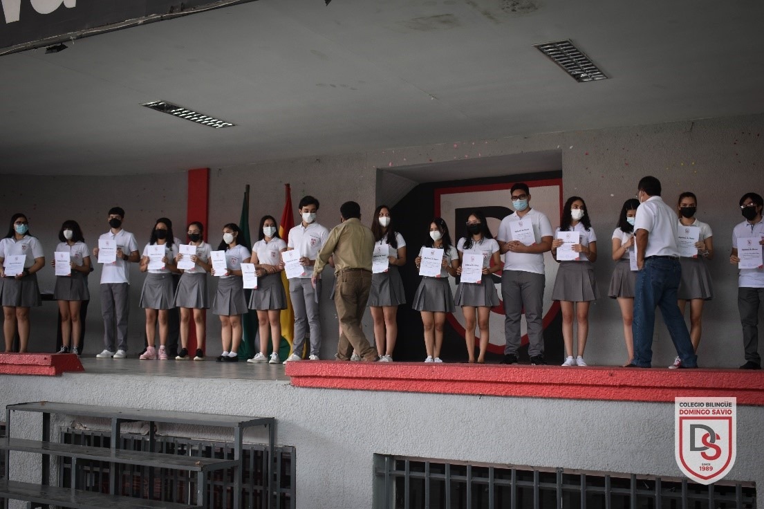 ENTREGA DE CERTIFICADOS A ESTUDIANTES DESTACADOS Colegio Domingo